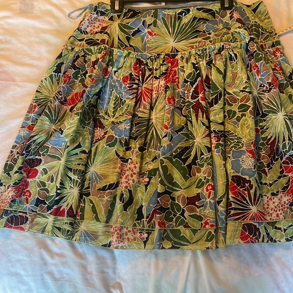 Tommy Bahama outfit, skirt, T-shirt, and jacket - Picture 2 of 9